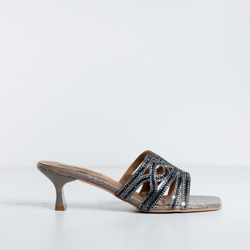 بلوري حذاء نيسا الفاخر المصنوع يدويًا من أحجار الراين بكعب ناعم، مناسب للارتداء من النهار إلى المساء - Image 4