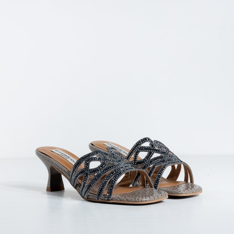 بلوري حذاء نيسا الفاخر المصنوع يدويًا من أحجار الراين بكعب ناعم، مناسب للارتداء من النهار إلى المساء - Image 2