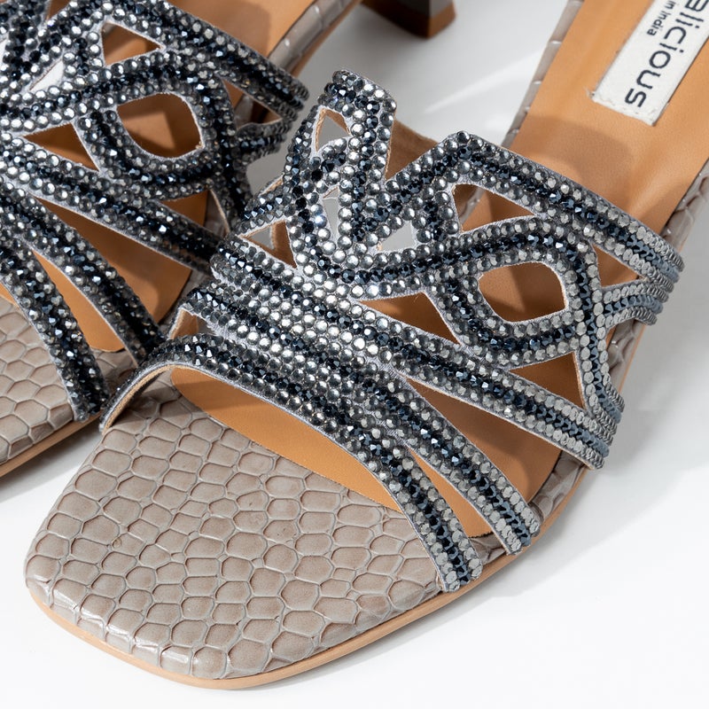 بلوري حذاء نيسا الفاخر المصنوع يدويًا من أحجار الراين بكعب ناعم، مناسب للارتداء من النهار إلى المساء - Image 3