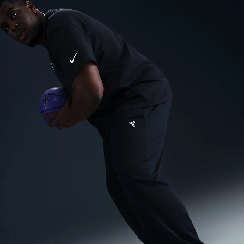 Nike black Men's Kobe Bryant Therma-FIT Basketball Pants for Men | Best Price UAE
