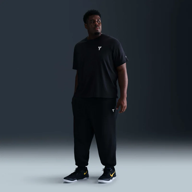 Nike black Men's Kobe Bryant Therma-FIT Basketball Pants for Men | Best Price UAE