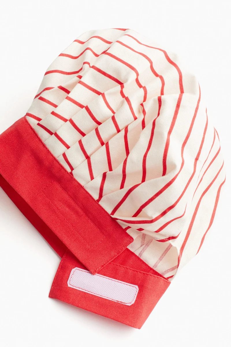 H&M Children’s apron and chef’s hat