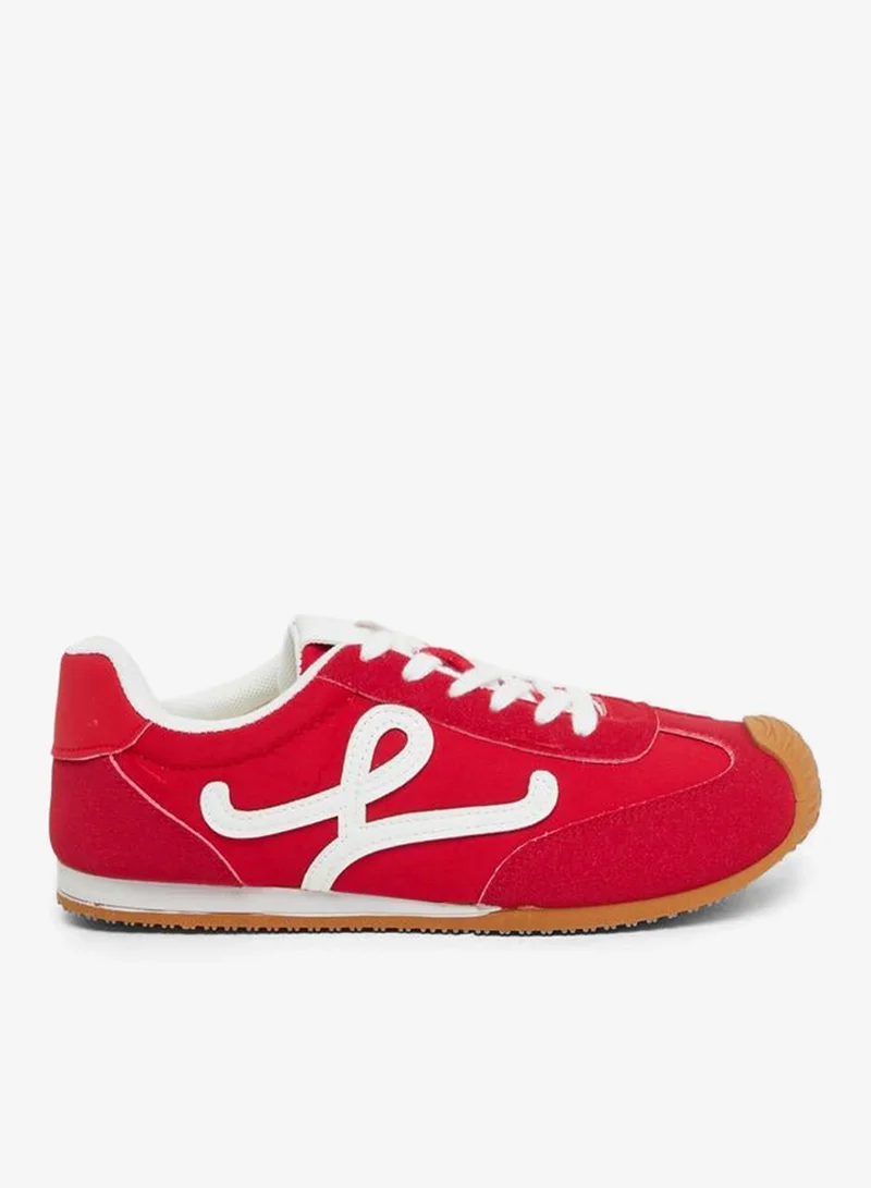 ستايلي اكتيف سنيكرز برباط وتفاصيل شعار ستايلي