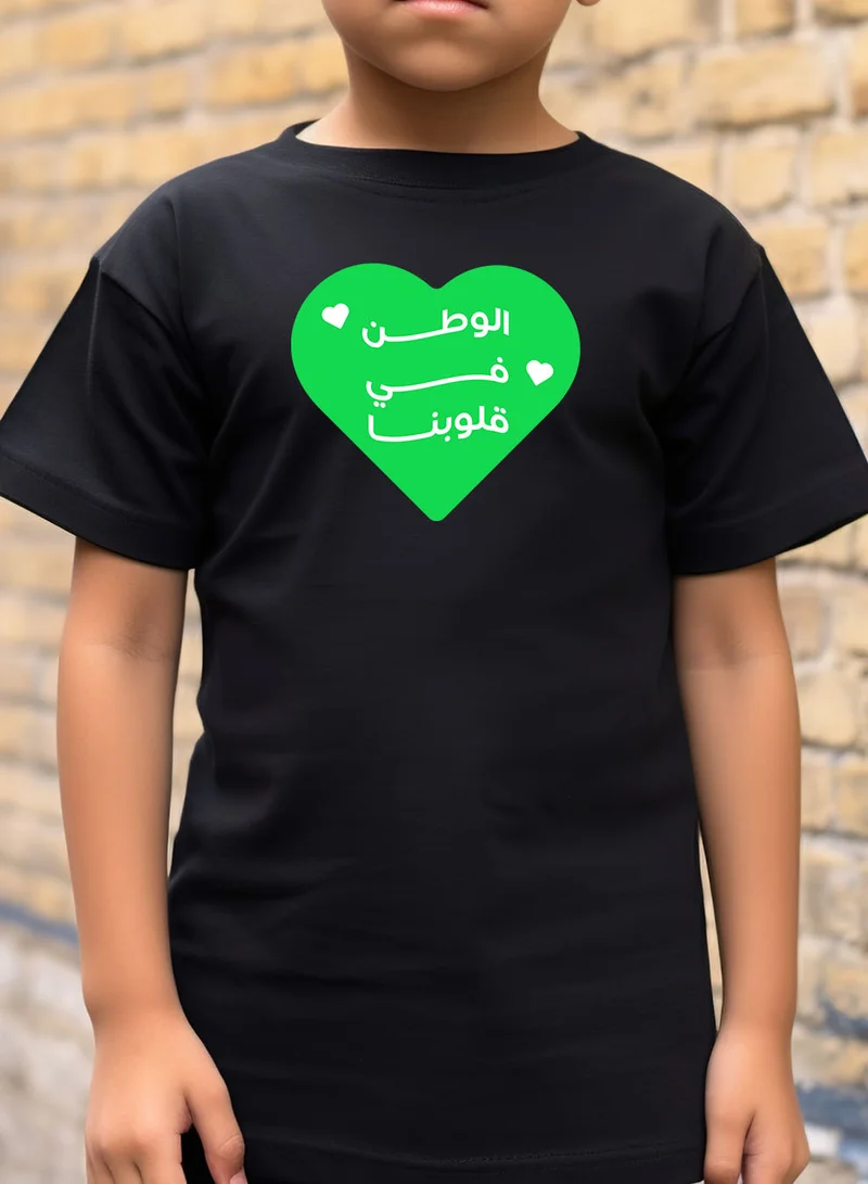 لوحة تيشيرت قطن للأطفال مناسب للأولاد والبنات لمناسبة اليوم الوطني السعودي أو للفخر بالانتماء للوطن في كل الأوقات