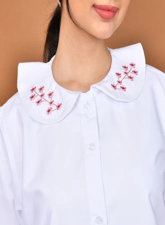 HAWRAA ABAYA White school shirt with delicate embroidery on the collar