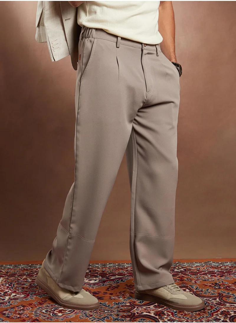 كامبوس سوترا Campus Sutra Men's Ash Beige Panelled-Straight Trousers For Casual Wear | Mid-Rise | Straight Fit | Button Closure | Trousers Crafted With Comfort Fit For Everyday Wear