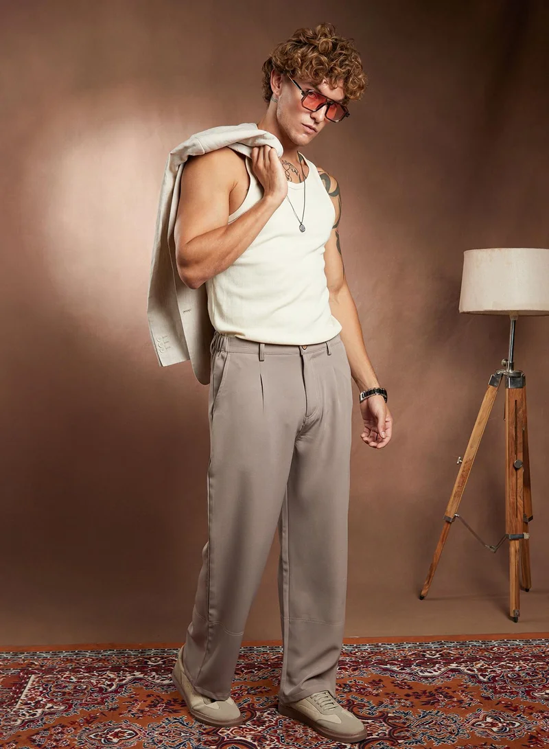 Campus Sutra Campus Sutra Men's Ash Beige Panelled-Straight Trousers For Casual Wear | Mid-Rise | Straight Fit | Button Closure | Trousers Crafted With Comfort Fit For Everyday Wear