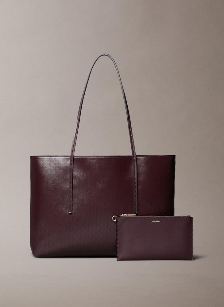 كالفن كلاين حقيبة يد بحزام من الأوب - Image 1