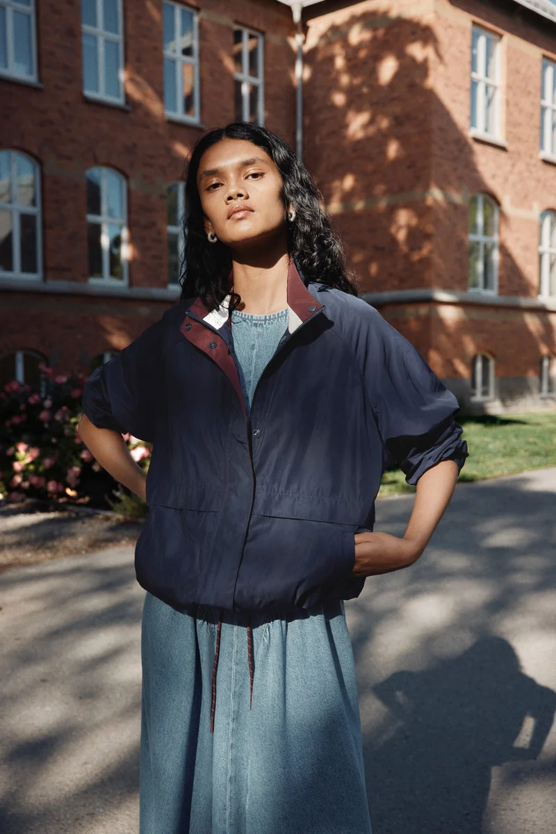 اتش اند ام جاكيت مقاوم للرياح