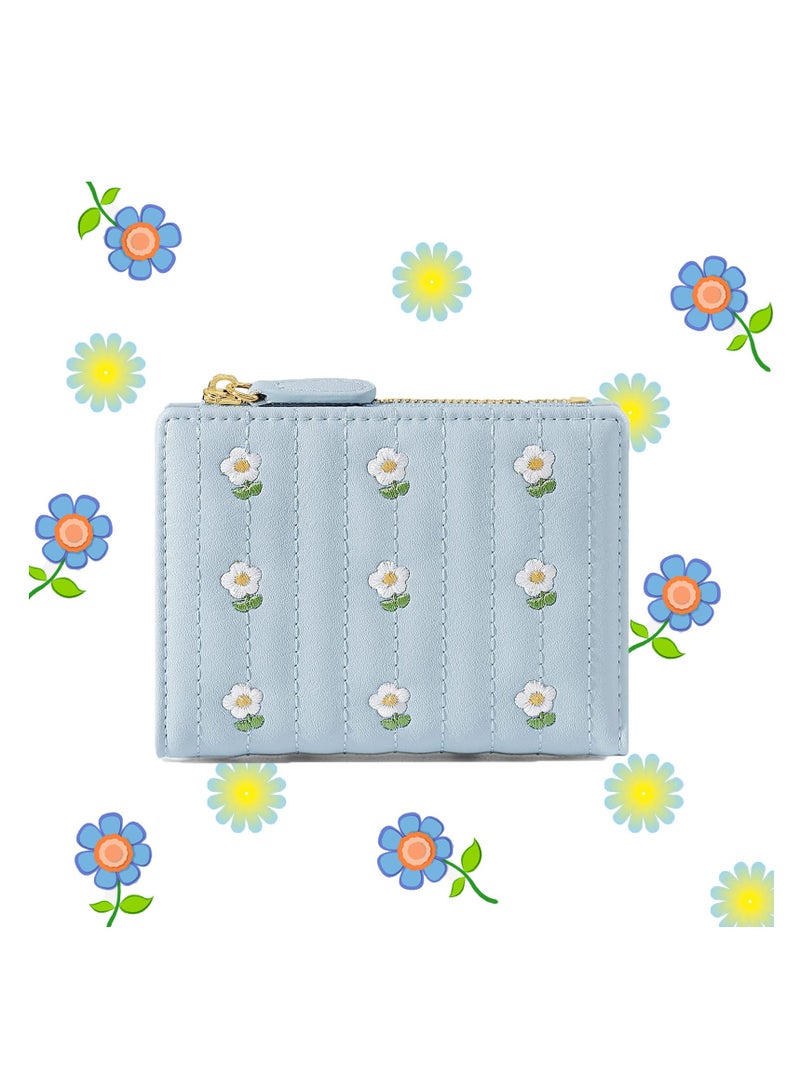 محفظة صغيرة زرقاء سماوية للنساء والفتيات - محفظة جلدية PU مطرزة بزهور مع نافذة للهوية، جيب نقدي وحامل بطاقات - Image 1
