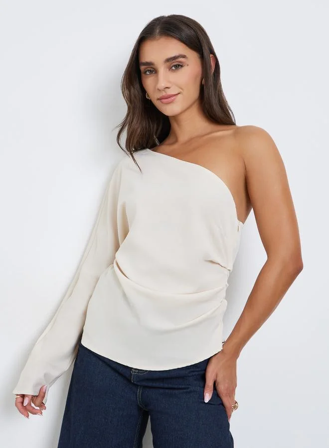 ستايلي بلوزة بكتف واحد غير متماثلة الطول مع تفاصيل مزمومة