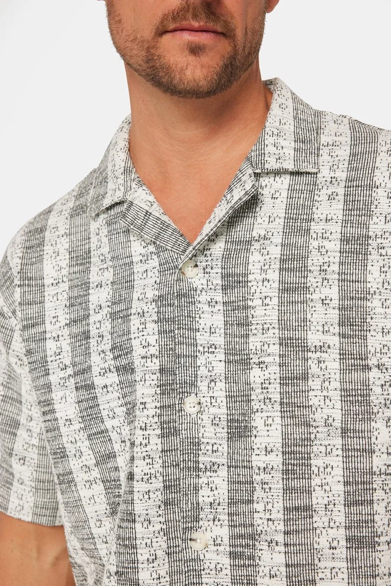 Tudors Men's Relax Fit Casual Cut Short Sleeve Knitted Texture Ecru Collar Shirt
