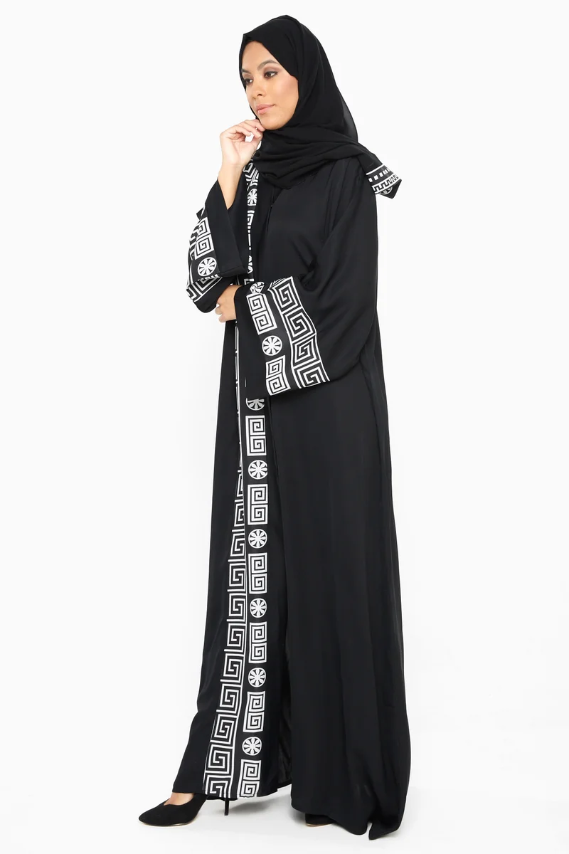 النخبة عباية أنيقة بطبعات أزتك بيضاء عند الياقة والأكمام