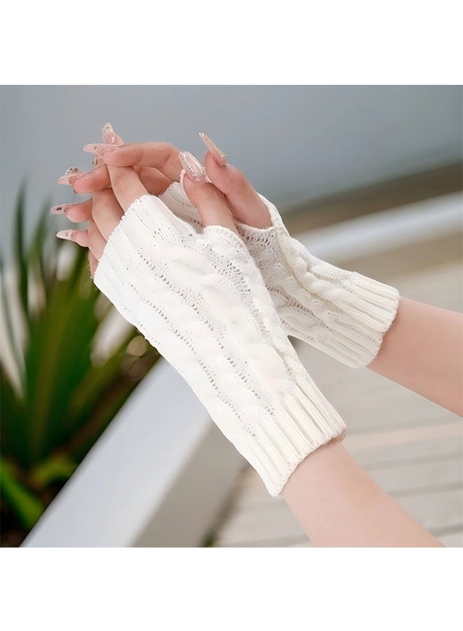 Pair Of Warm Knitted Soft Gloves White