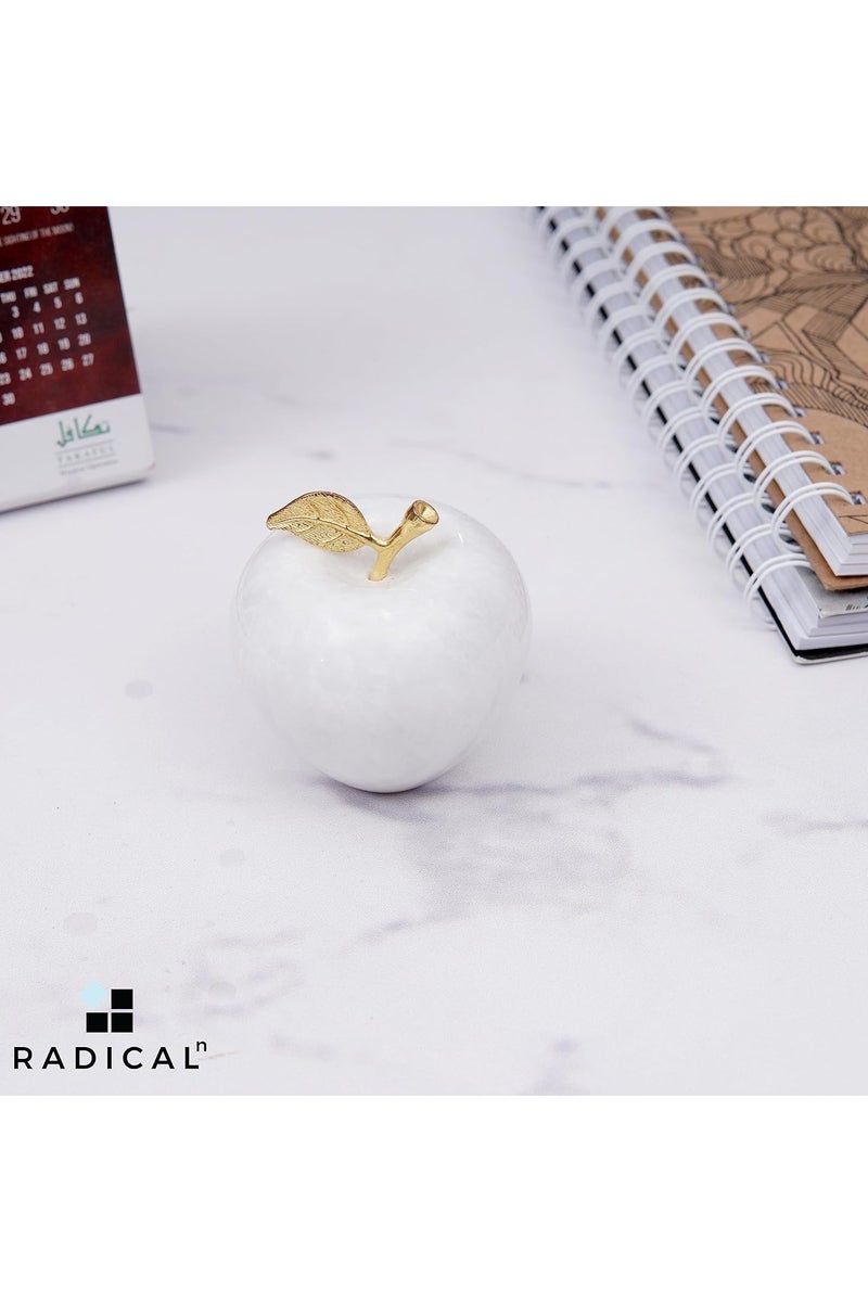 راديكالن ثقل ورق على شكل تفاحة من الرخام الأبيض | ديكور مكتبي يدوي الصنع، مقاس ٣ بوصات، مناسب للمكتب والمنزل - Image 4