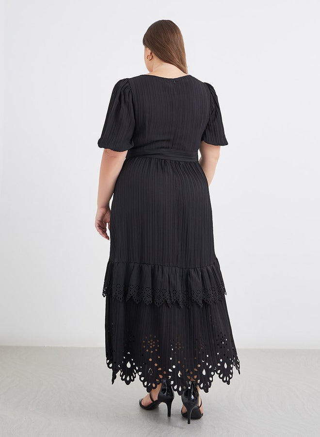 Styli Plus Black Maxi Dress with Cut-Out Pattern - Image 5