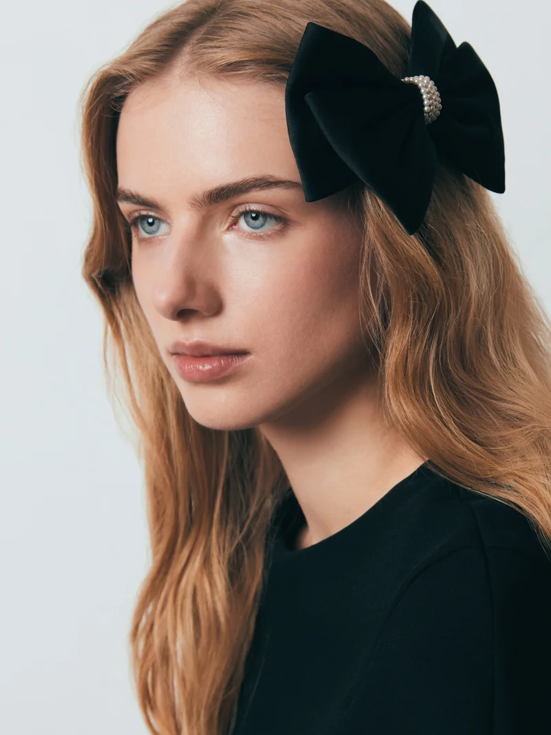 ليتشي Hair bow with pearl decoration