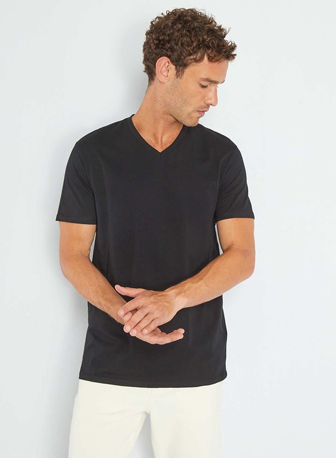Kiabi Regular-fit plain t-shirt (SS) v-neck - Image 1
