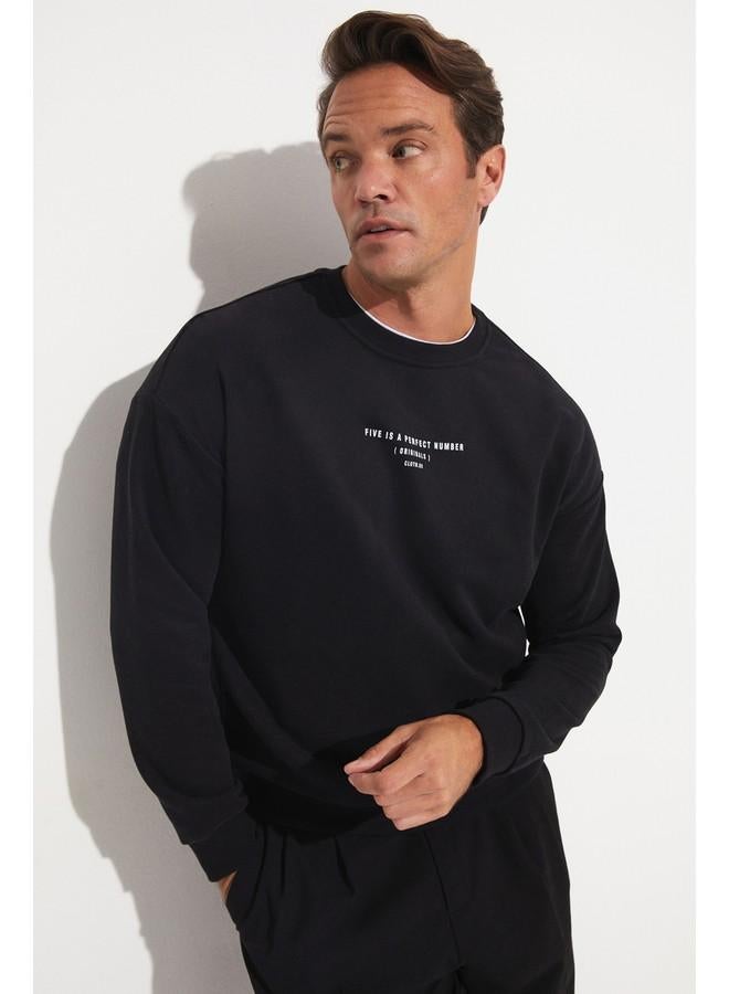 جون تيشيرت رجالي مطبوع بياقة دائرية مقاس عادي أسود - Image 4