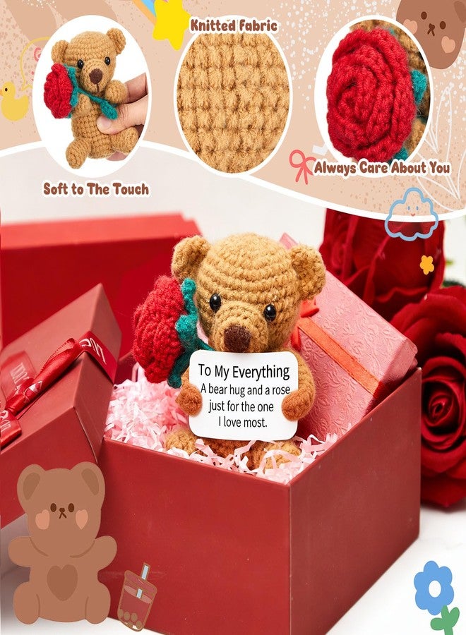 SmoothNovelty دب كروشيه ناعم ومبتكر لعيد الحب مع وردة، هدية كروشيه رومانسية للأزواج، هدية مثالية له أو لها في عيد ميلادها أو ذكرى زواجها. - Image 3