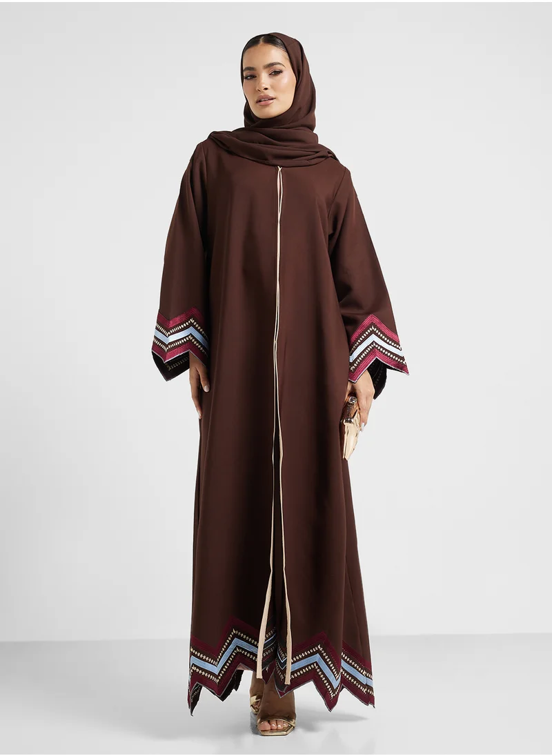 هيا كلوزيت Printed V-neck abaya with Flared Sleeve