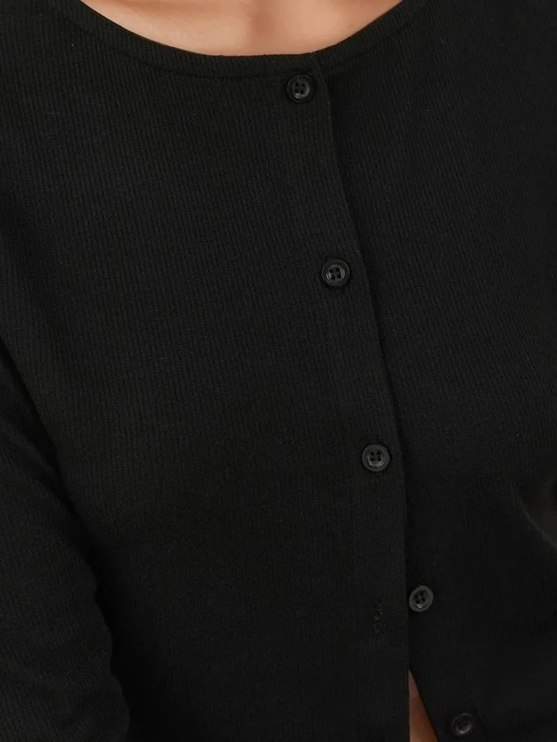 زوبعة بلوزة أساسية بياقة دائرية وأزرار من مزيج الفيسكوز