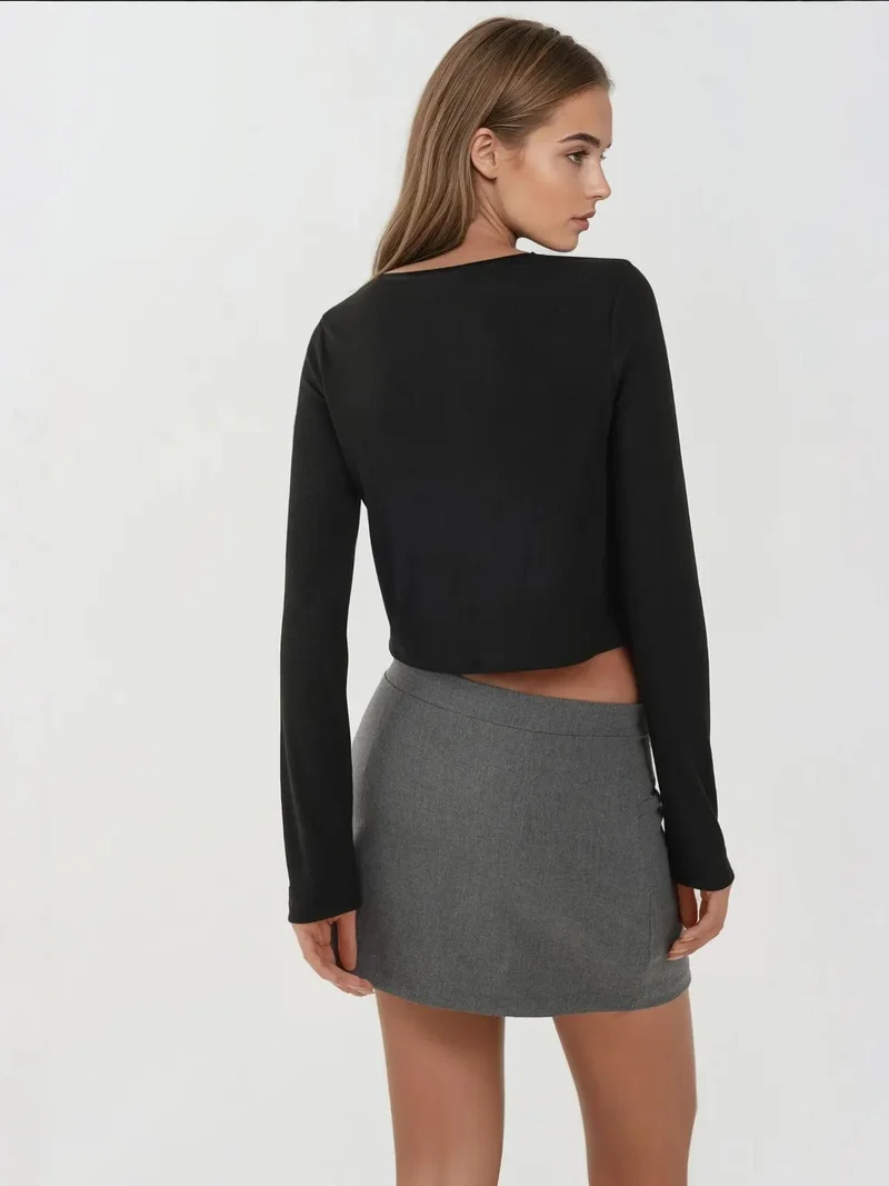 زوبعة بلوزة أساسية بياقة دائرية وأزرار من مزيج الفيسكوز