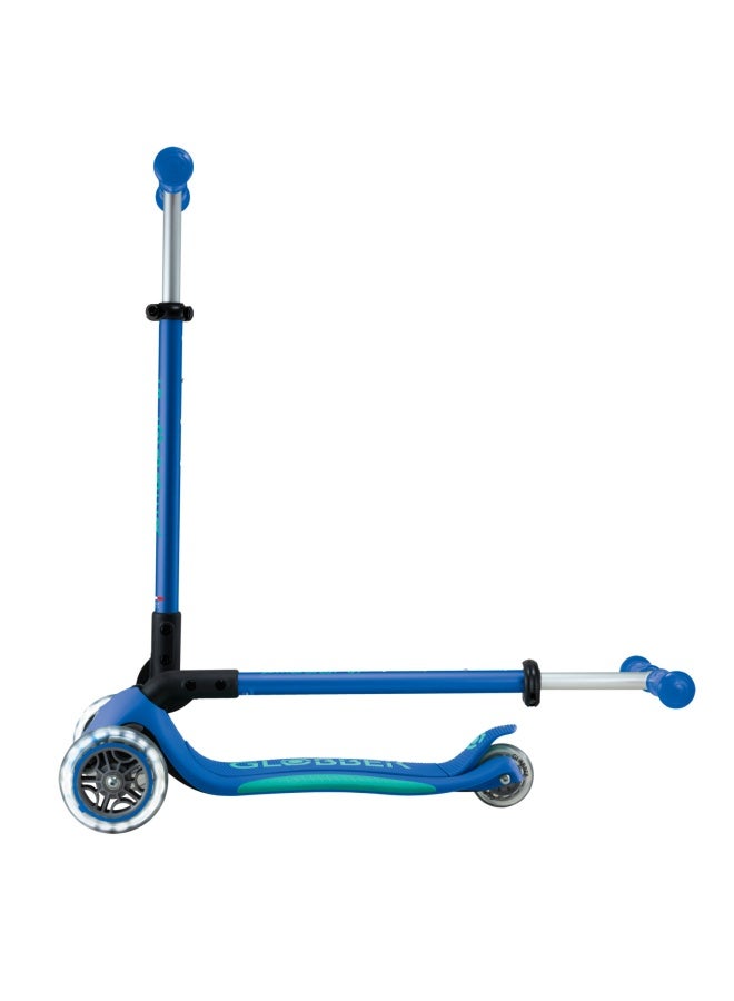 GLOBBER سكوتر جلوبر بريمو القابل للطي مع أضواء 3 عجلات باللون الأزرق البحري - Image 2