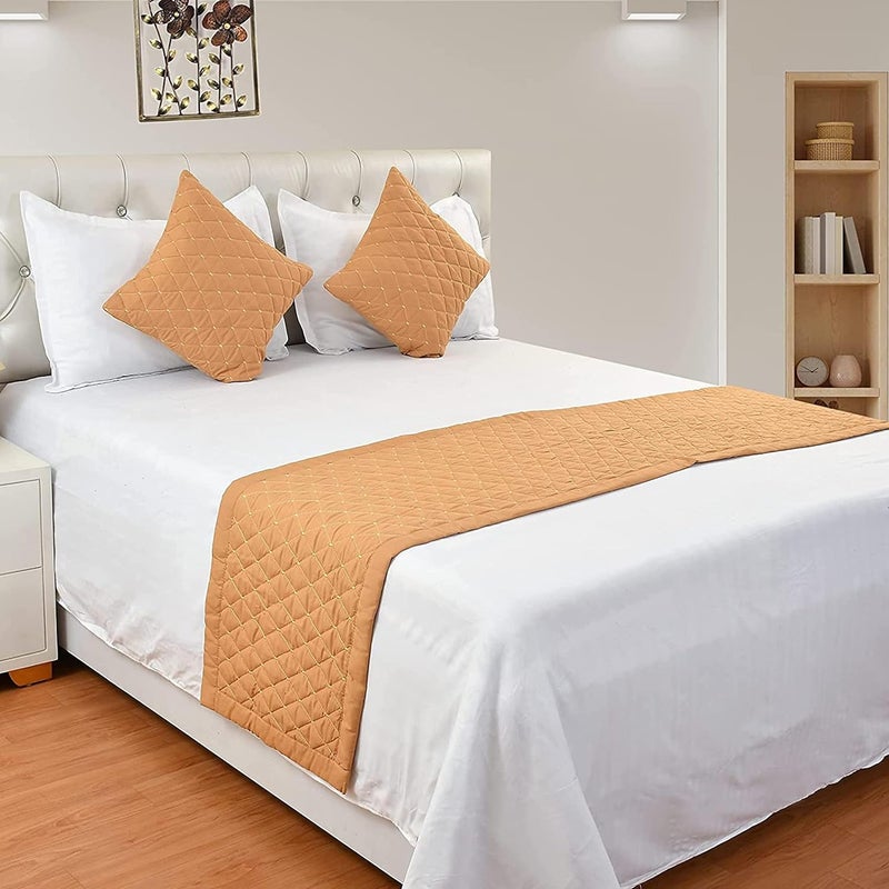 DECOROLOGY DECOROLOGY Solid Quilted Velvet Bed Runner Scarf with Matching Cushion Cover for Double Bed Decorative Slipcover Mattress Protector Set for Bedrooms Hotel Rooms Guest Rooms Beige 