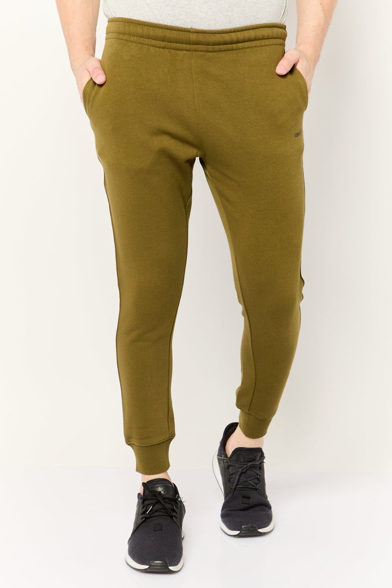 Levi's سروال جوجر للرجال بقصة عادية مع شعار العلامة التجارية، أخضر - Image 1