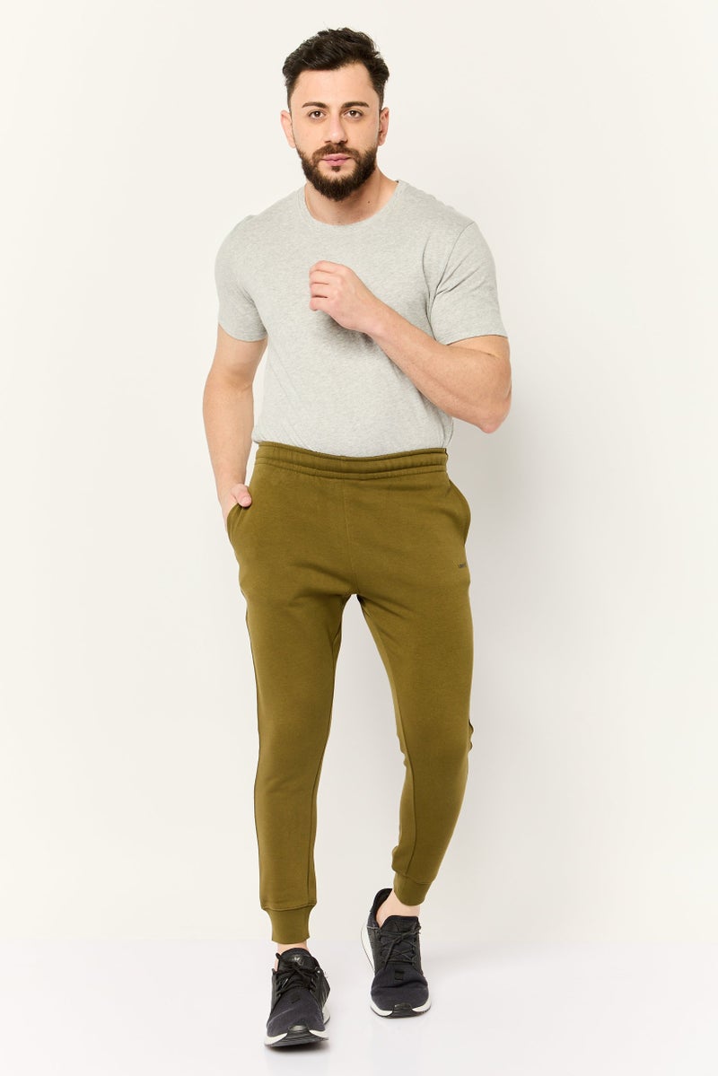 Levi's سروال جوجر للرجال بقصة عادية مع شعار العلامة التجارية، أخضر - Image 2