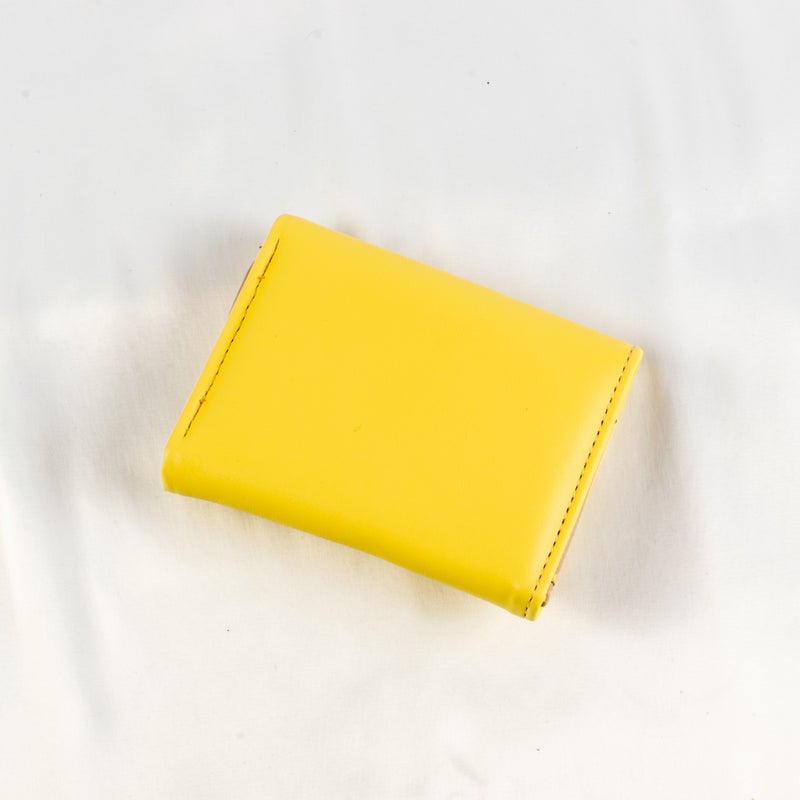 محفظة وحاملة بطاقات جلد أصفر تحتوي على جيوب متعددة للنقود والبطاقات - Image 2