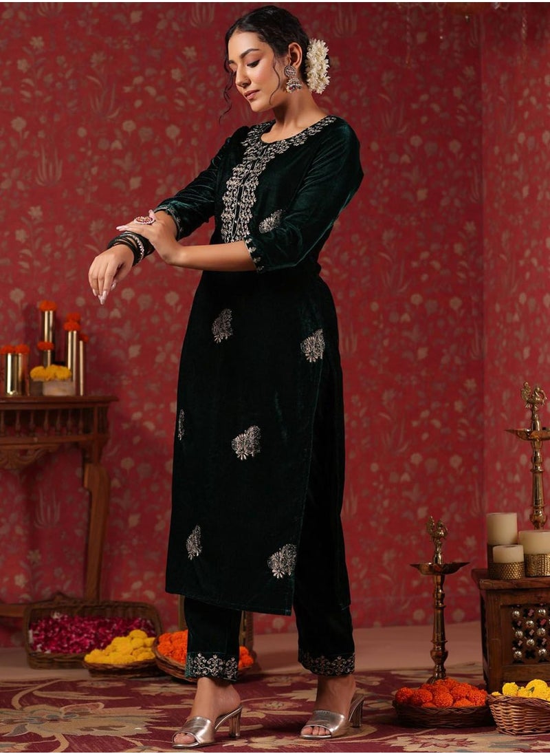 ISHIN Women's Green Velvet Embellished Tunic Full Length Casual Straight Fit Kurta Set  - Image 3