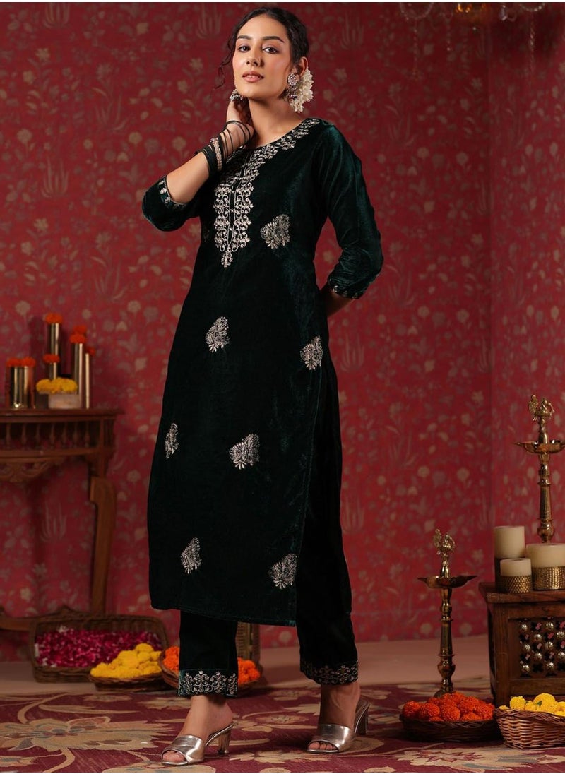 ISHIN Women's Green Velvet Embellished Tunic Full Length Casual Straight Fit Kurta Set  - Image 5