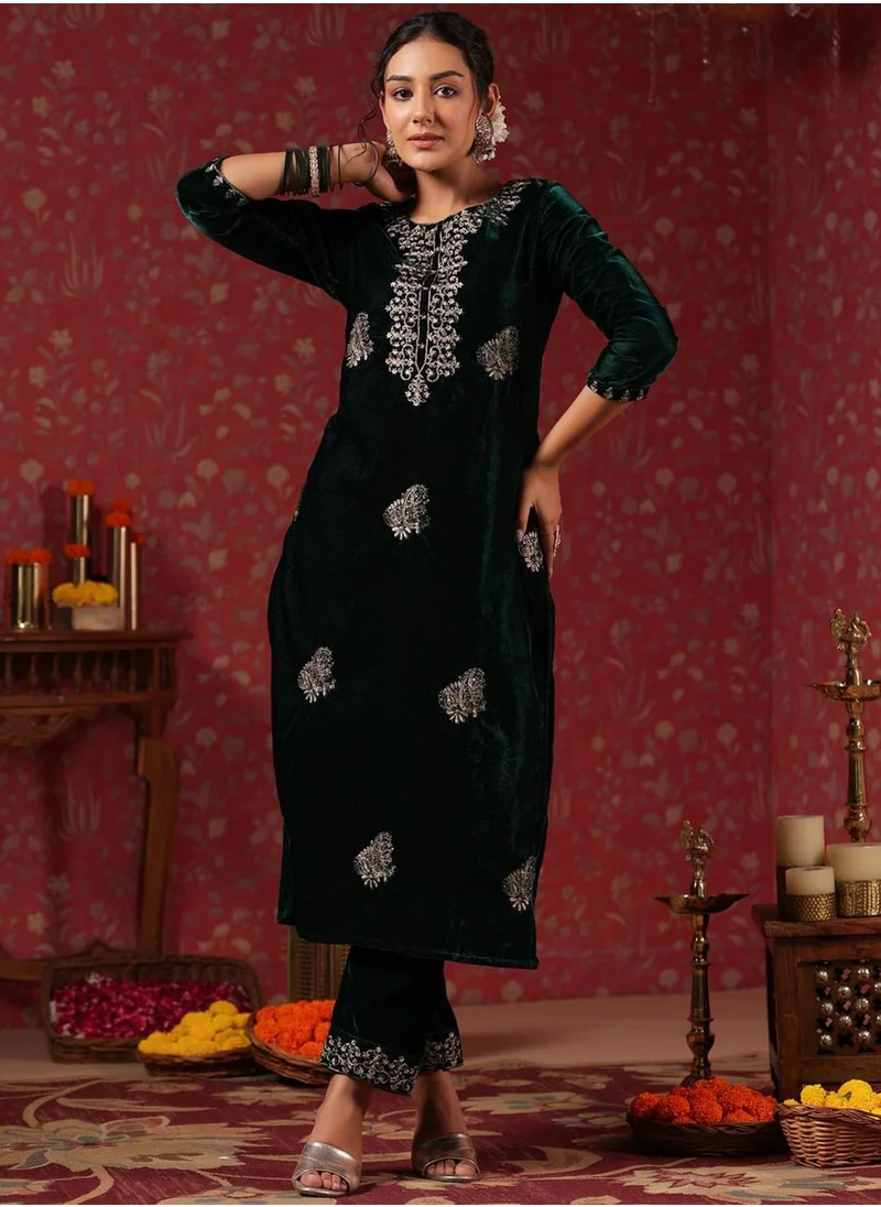 آي شين Women's Green Velvet Embellished Tunic Full Length Casual Straight Fit Kurta Set