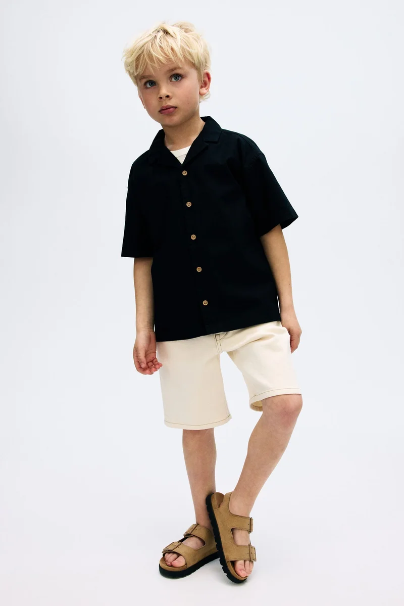 اتش اند ام قميص بقبة ريزورت من مزيج الكتان