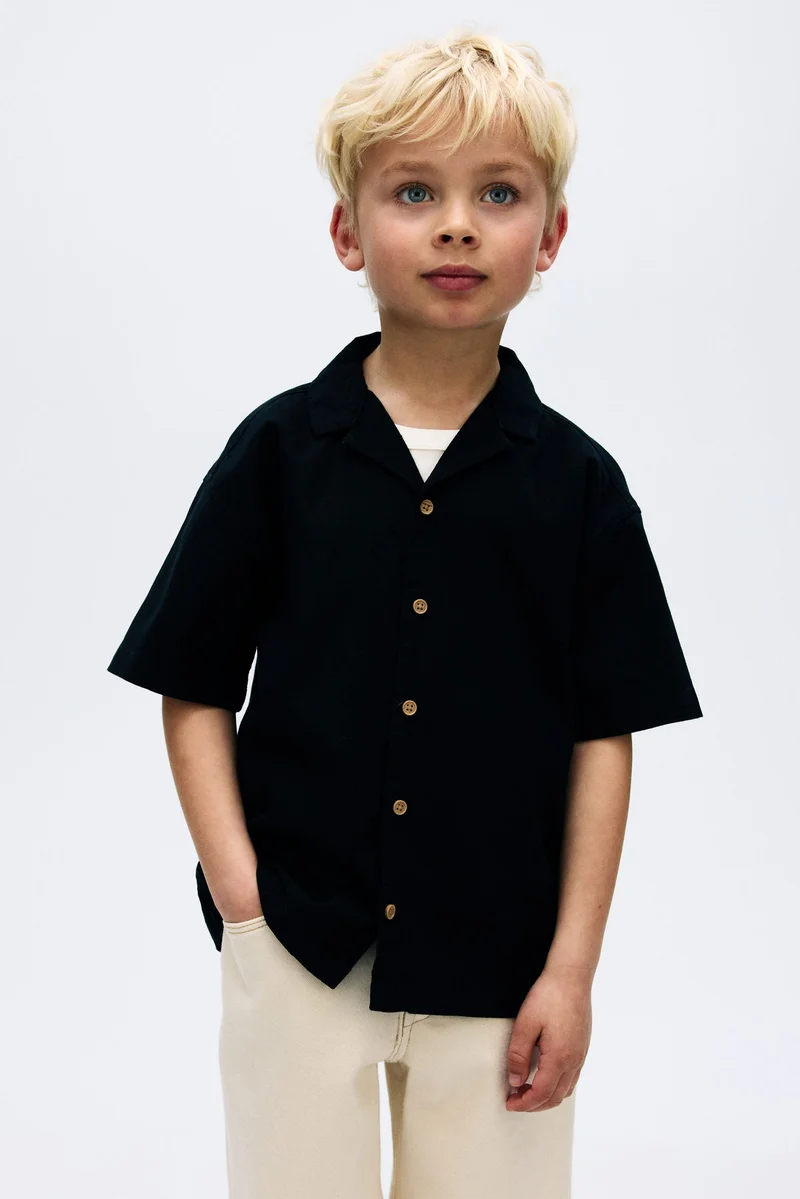 اتش اند ام قميص بقبة ريزورت من مزيج الكتان