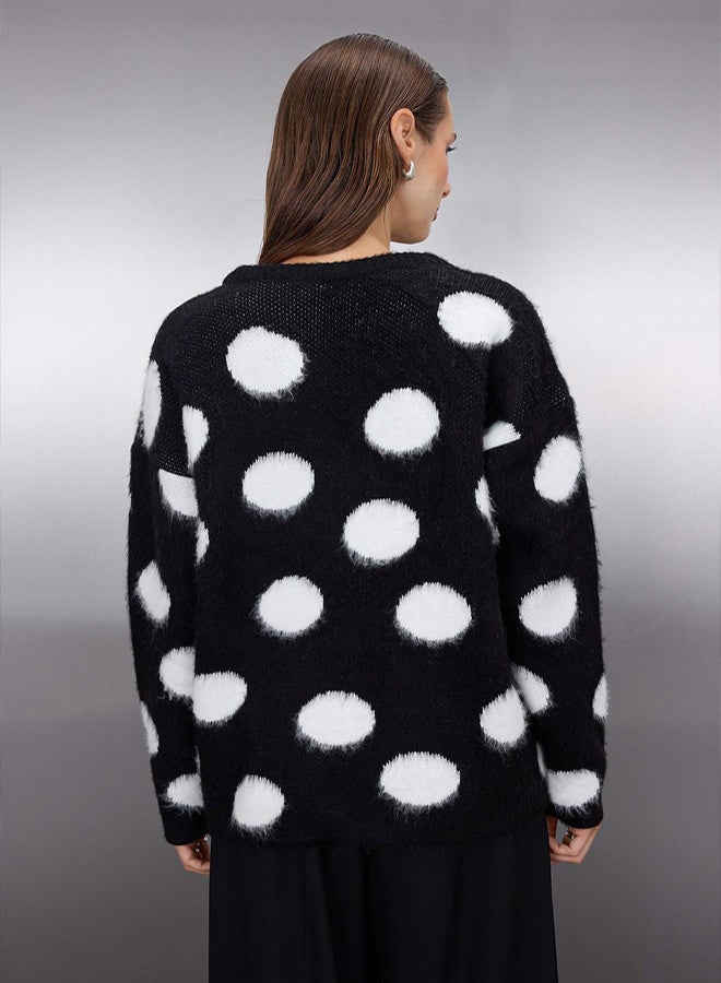 trendyol Black Wide Fit Soft Textured Knitwear Sweater - Image 4