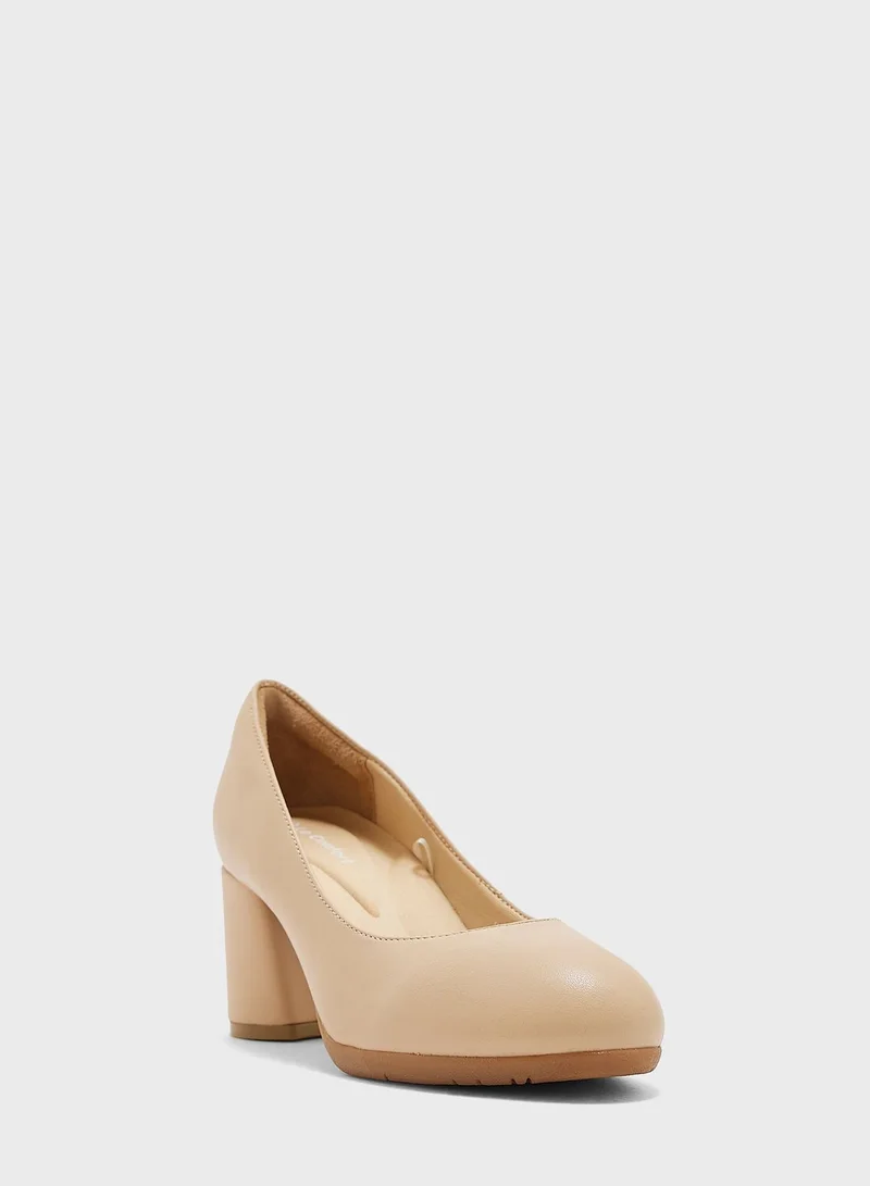 Le Confort Pointed Toe High-Heel Pumps