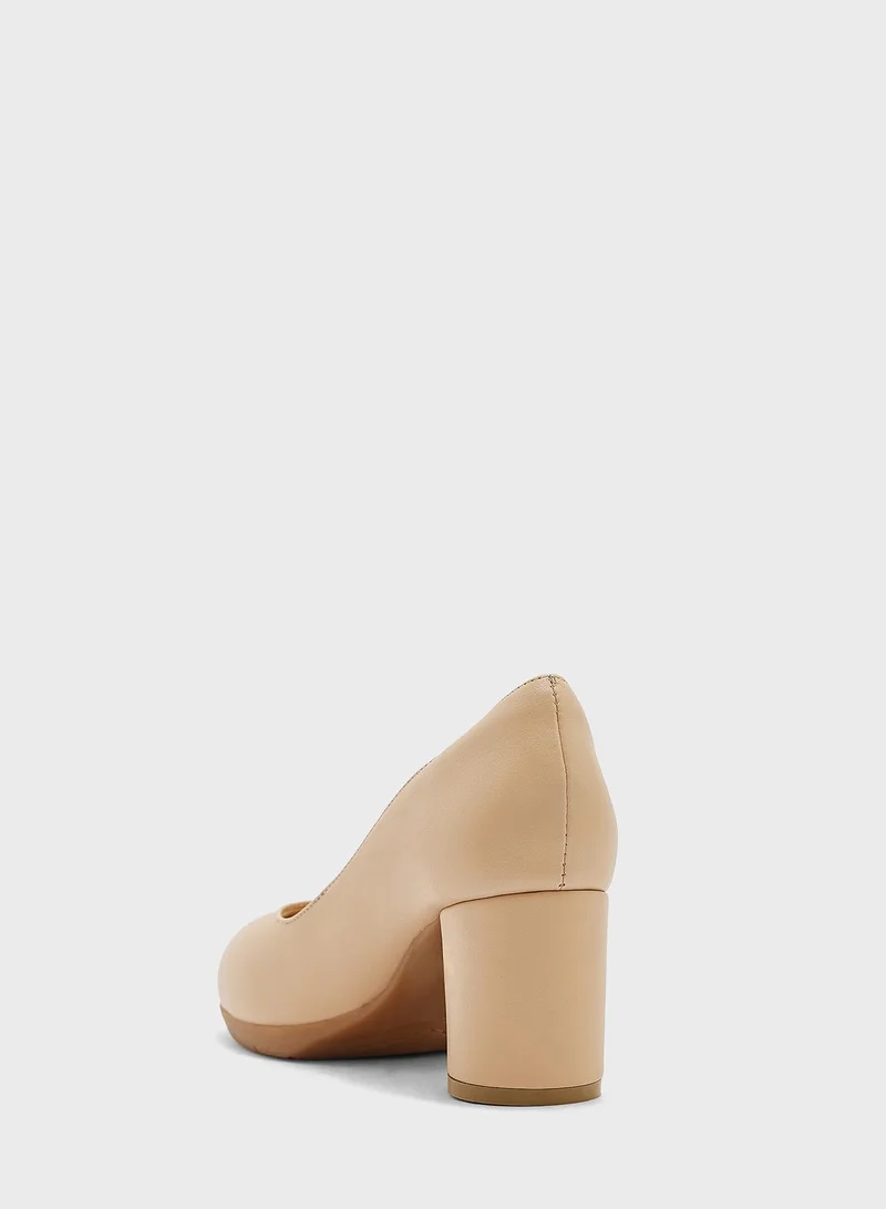 Le Confort Pointed Toe High-Heel Pumps