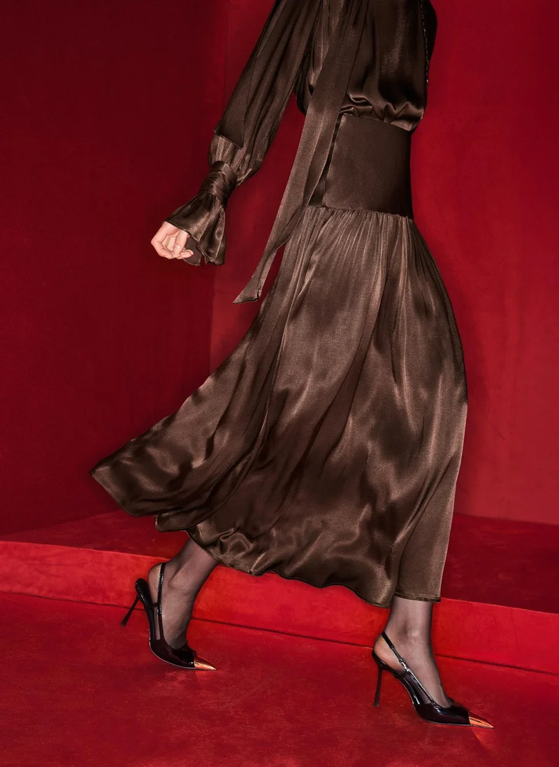 Viscose midi skirt with pleats at the hips