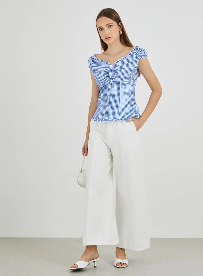 تايك تو بلوزة بأزرار وياقة على شكل حرف  وطبعة مربعات