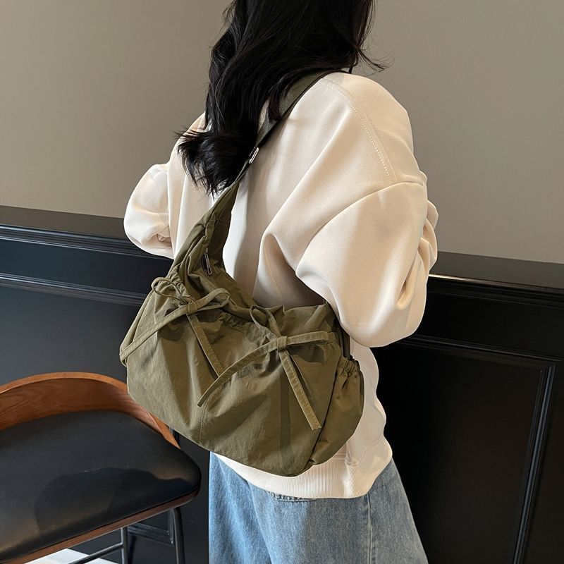 Drawstring Crossbody Bag Large Capacity Bag Style Pleated Versatile Casual Shoulder Tote For Commuting - Image 5