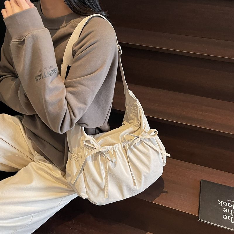 Drawstring Crossbody Bag Large Capacity Bag Style Pleated Versatile Casual Shoulder Tote For Commuting - Image 3