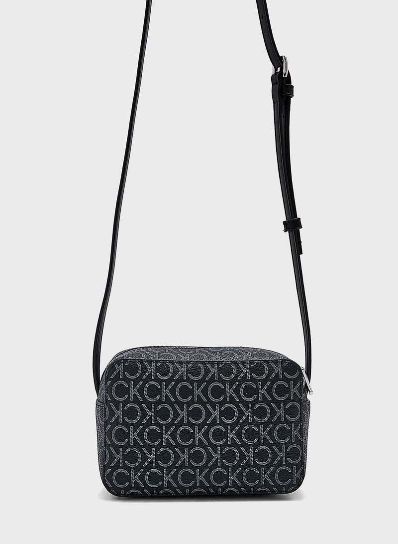 كالفن كلاين شنطة كروس بتصميم مميز - Image 2