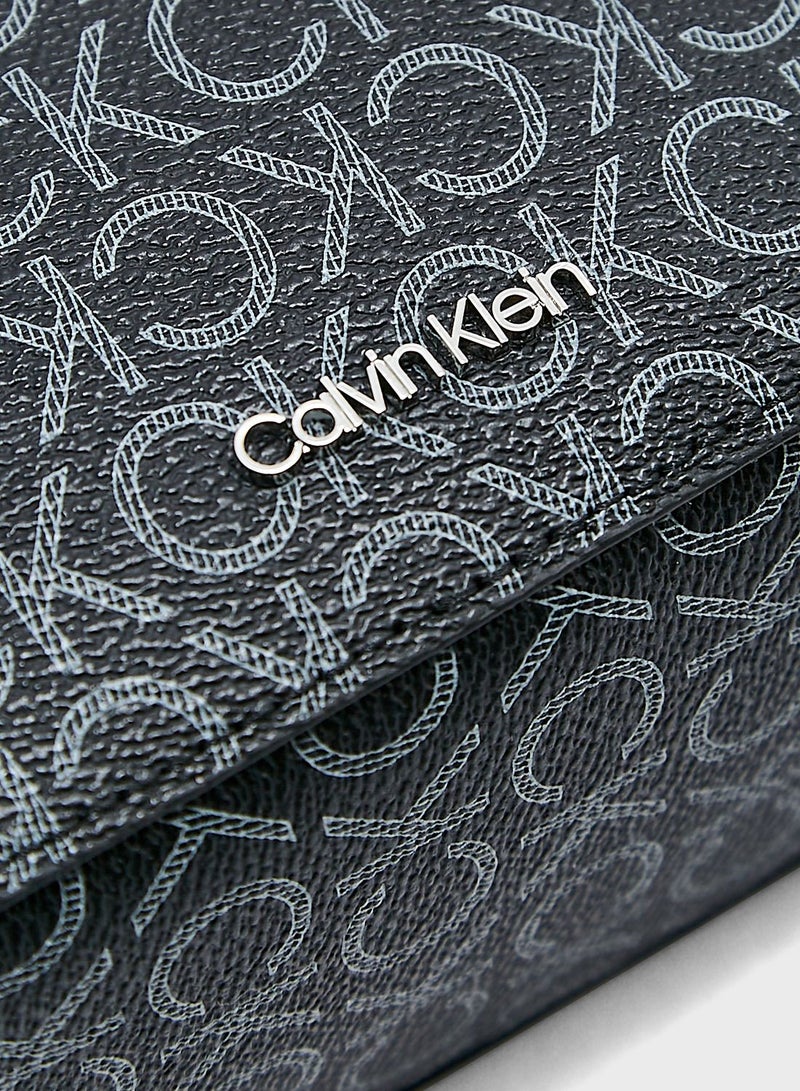 كالفن كلاين شنطة كروس بتصميم مميز - Image 4