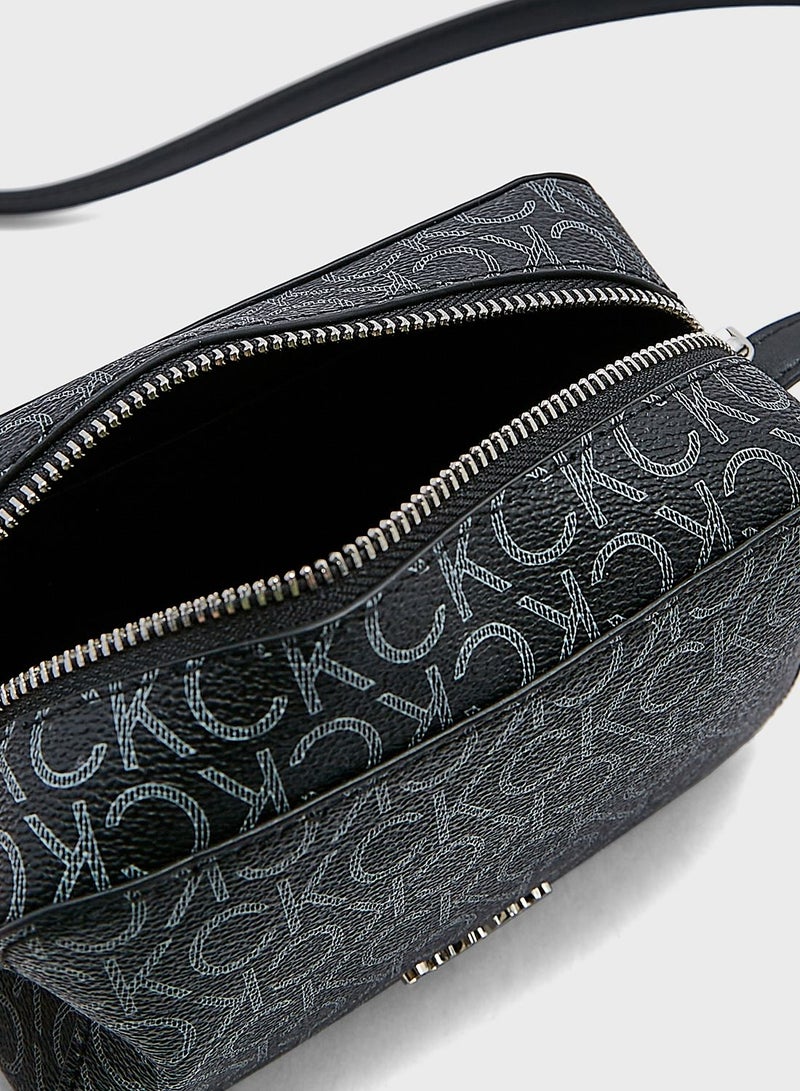 كالفن كلاين شنطة كروس بتصميم مميز - Image 5