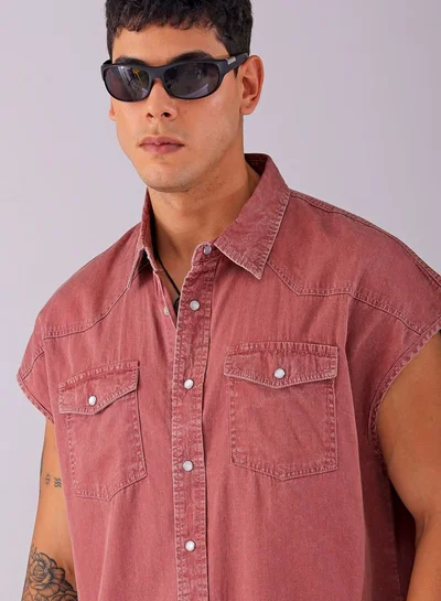 شركة المرآب الهندية Men Boxy Fit Solid Sleeveless Regular collar Double Flap Pocket Street Wear Shirt