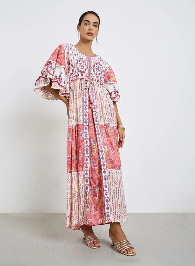 مكسيم كريشن جلابية مُطرّزة بحافة واسعة وأربطة