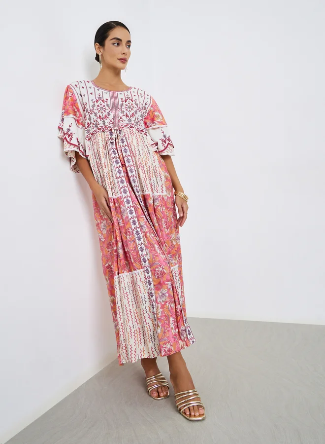 مكسيم كريشن جلابية مُطرّزة بحافة واسعة وأربطة